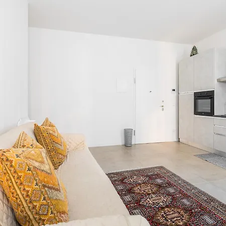 Lame 15 Apartment *